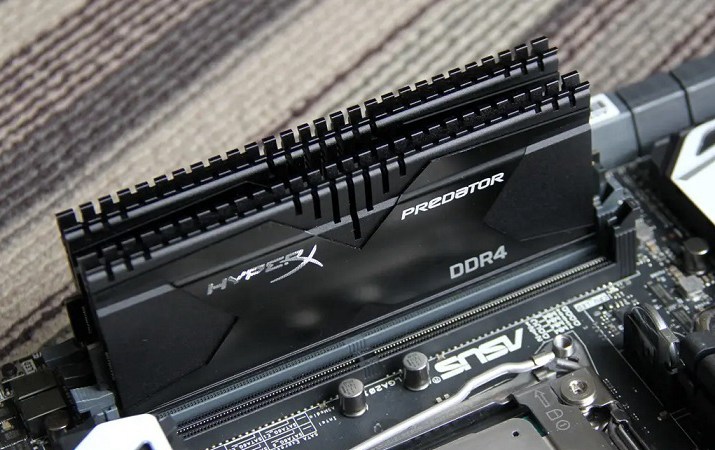 主板插4根内存条就无法开机的解决办法