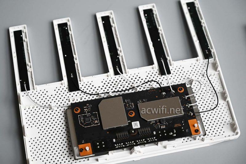 极具性价比的WiFi 7路由器! 小米BE5000无线路由器拆机测评 极具性价比的WiFi 7路由器! 小米BE5000无线路由器拆机测评