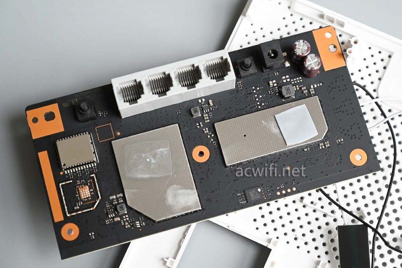 极具性价比的WiFi 7路由器! 小米BE5000无线路由器拆机测评 极具性价比的WiFi 7路由器! 小米BE5000无线路由器拆机测评