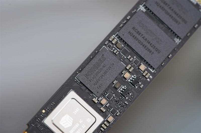 满血性能不超过62度! Lexar 雷克沙NM1090 PRO 2TB固态硬盘测评