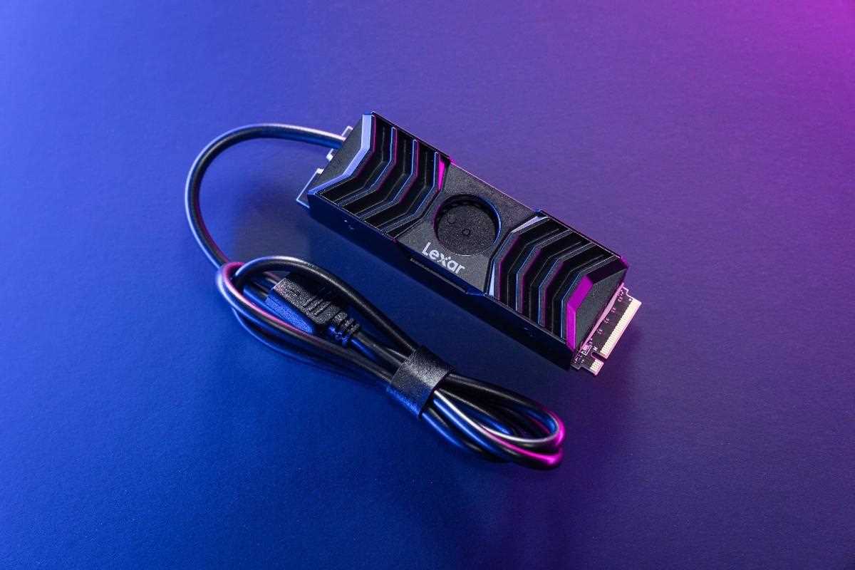 Lexar 雷克沙NM1090 SSD测评!12000MB/s读速的PCIe 5.0炫彩重铠战士