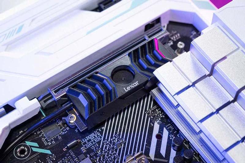 Lexar 雷克沙NM1090 SSD测评!12000MB/s读速的PCIe 5.0炫彩重铠战士