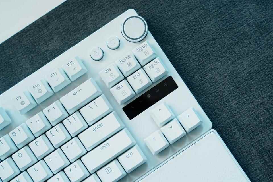 当极简主义遇上电竞基因! 雷蛇猎魂光蛛V3专业竞技版键盘开箱测评 当极简主义遇上电竞基因! 雷蛇猎魂光蛛V3专业竞技版键盘开箱测评