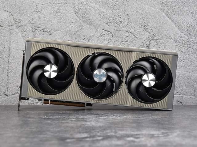 独特格栅设计! 蓝宝石RX 9060 XT 8G/16G 显卡首发测评 独特格栅设计! 蓝宝石RX 9060 XT 8G/16G 显卡首发测评