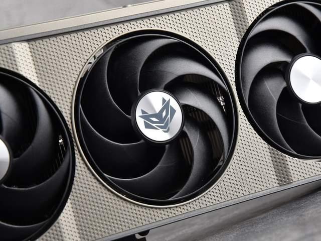 独特格栅设计! 蓝宝石RX 9060 XT 8G/16G 显卡首发测评 独特格栅设计! 蓝宝石RX 9060 XT 8G/16G 显卡首发测评