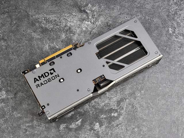 独特格栅设计! 蓝宝石RX 9060 XT 8G/16G 显卡首发测评 独特格栅设计! 蓝宝石RX 9060 XT 8G/16G 显卡首发测评