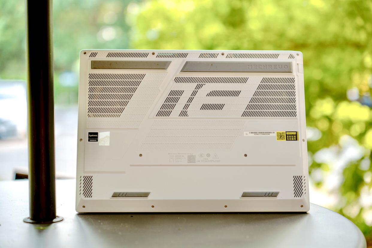 R9-8940HX 5070售8999元! 机械革命蛟龙16Z Pro笔记本首发评测 R9-8940HX 5070售8999元! 机械革命蛟龙16Z Pro笔记本首发评测