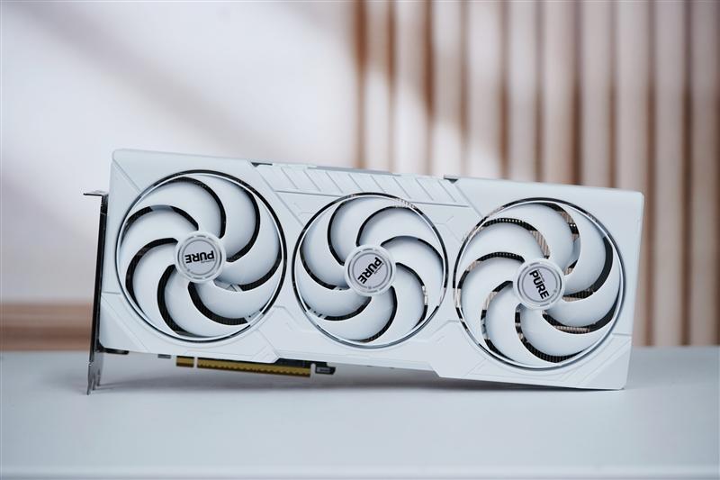 完胜酷睿Ultra 9 285K! 锐龙7 9700X搭配RX 9070 XT游戏实战测试