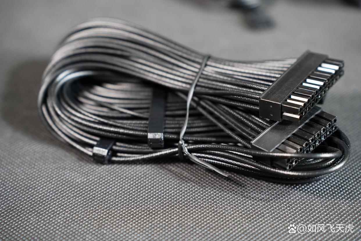 50系高端显卡的好搭档! 微星MPG A1000GS PCIE5暗黑电源开箱测评 50系高端显卡的好搭档! 微星MPG A1000GS PCIE5暗黑电源开箱测评