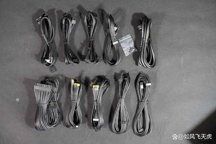 50系高端显卡的好搭档! 微星MPG A1000GS PCIE5暗黑电源开箱测评 50系高端显卡的好搭档! 微星MPG A1000GS PCIE5暗黑电源开箱测评