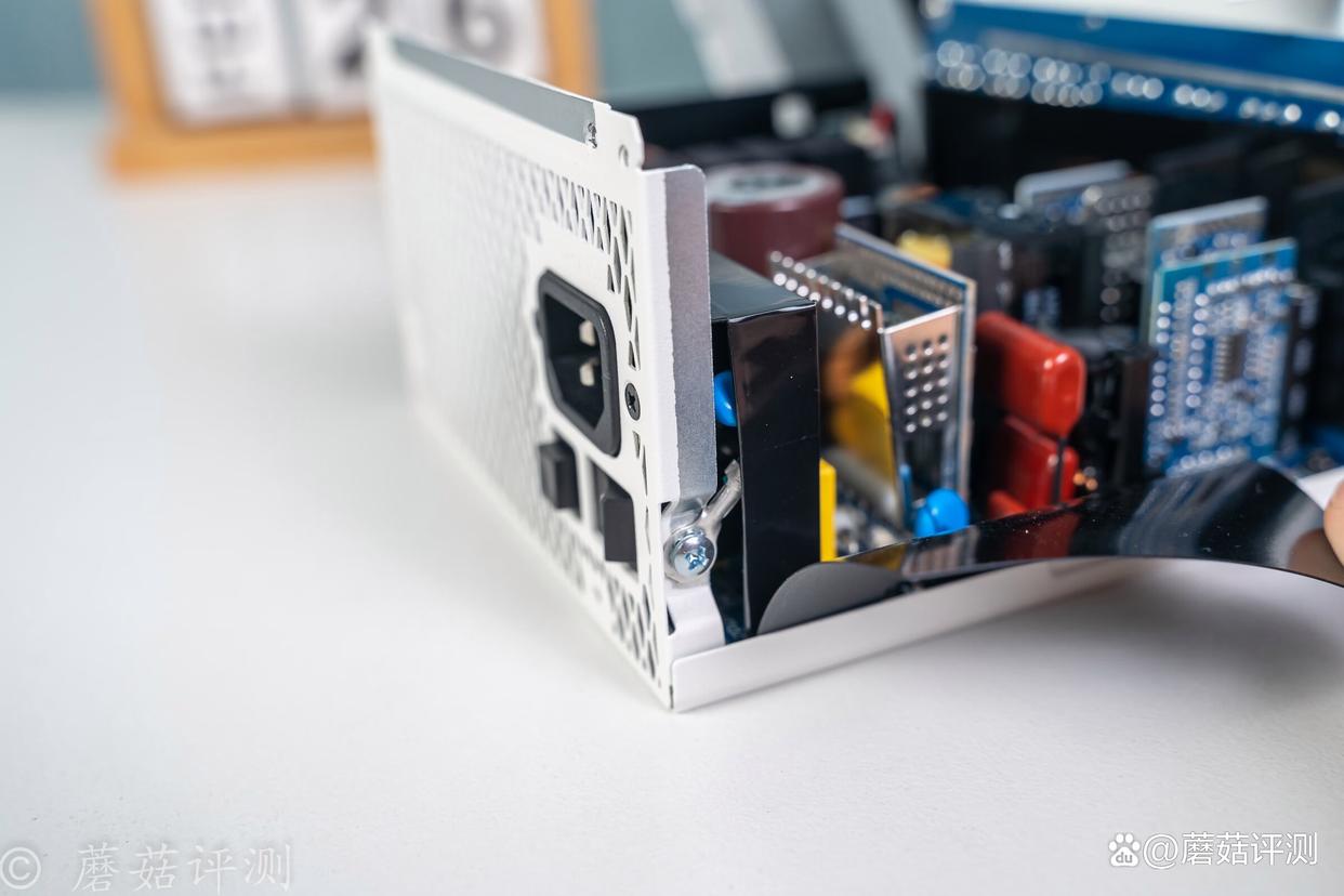 焕新升级九宫格水晶头发光模组! 振华LEADEX III PROA 1000W金牌电源拆解测评 焕新升级九宫格水晶头发光模组! 振华LEADEX III PROA 1000W金牌电源拆解测评