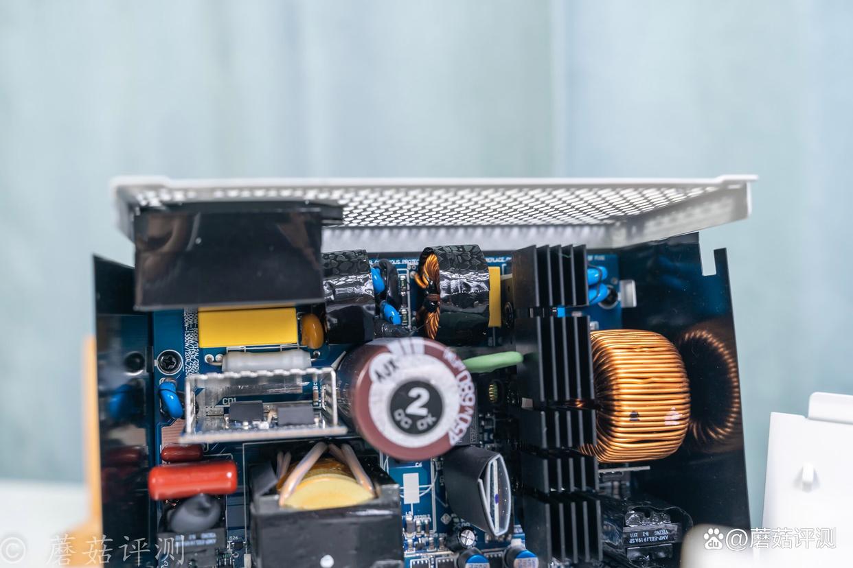 焕新升级九宫格水晶头发光模组! 振华LEADEX III PROA 1000W金牌电源拆解测评 焕新升级九宫格水晶头发光模组! 振华LEADEX III PROA 1000W金牌电源拆解测评