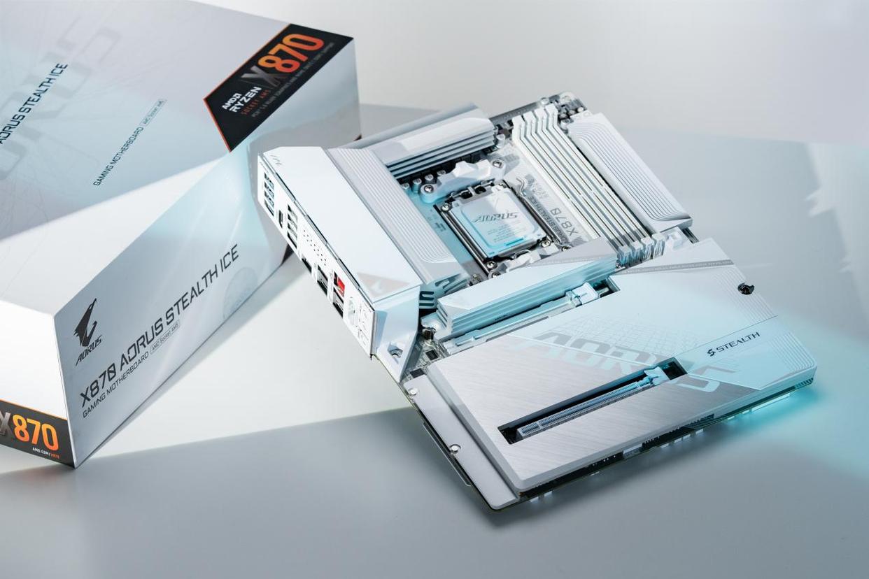 AM5首款! 技嘉X870 AORUS STEALTH ICE背插冰雕功能体验测评 AM5首款! 技嘉X870 AORUS STEALTH ICE背插冰雕功能体验测评