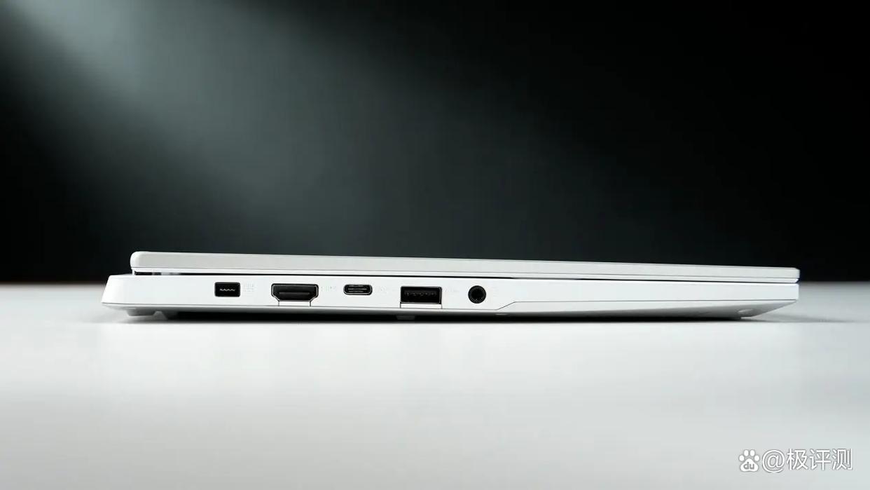 1.46kg塞进满功耗RTX5060! 华硕天选Air 2025笔记本首发评测 1.46kg塞进满功耗RTX5060! 华硕天选Air 2025笔记本首发评测