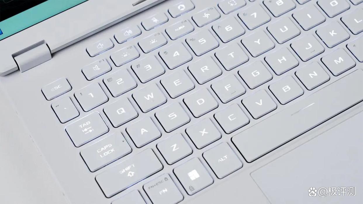 1.46kg塞进满功耗RTX5060! 华硕天选Air 2025笔记本首发评测 1.46kg塞进满功耗RTX5060! 华硕天选Air 2025笔记本首发评测