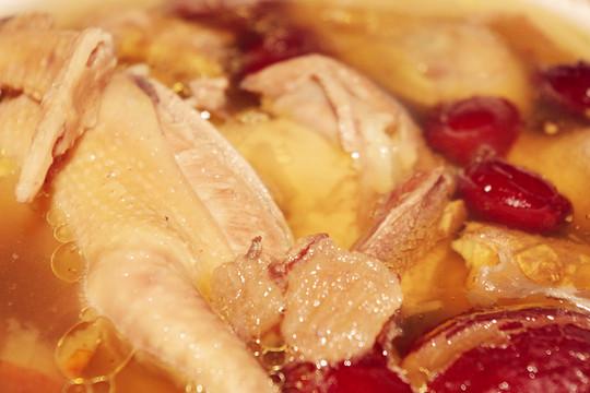  化痰止咳喝炙百部红枣白鸽汤