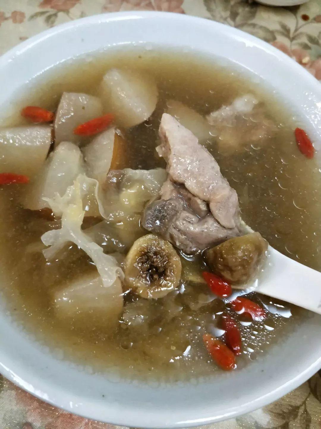  无花果炖瘦肉汤能有效的治疗慢性肠炎