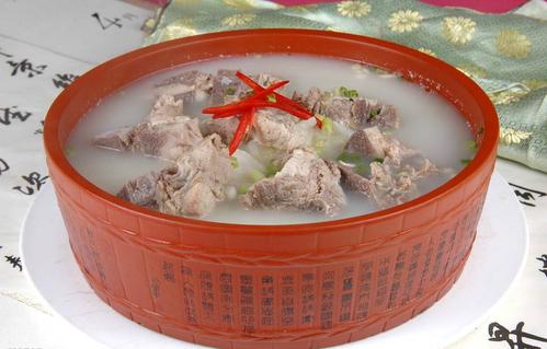  葛根煲猪脊骨具有舒缓颈椎病的功效及做法