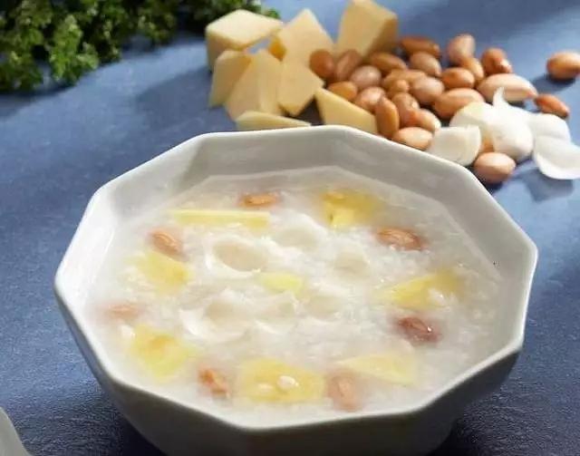  杏仁川贝百合粥具有润肺止咳的功效及做法