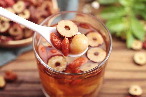 冬季养生喝红枣桂圆茶 冬季养生喝红枣桂圆茶