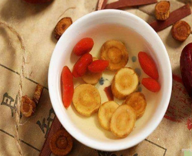 黄芪泡酒的功效 黄芪泡酒的功效