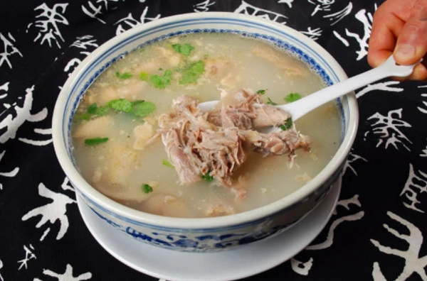  羊肉汤的功效和作用是什么，怎么煲出来的羊肉汤最滋补？