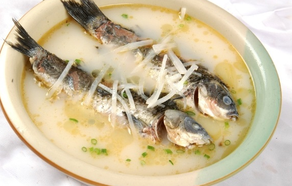 鲫鱼汤健脾和胃 鲫鱼汤健脾和胃