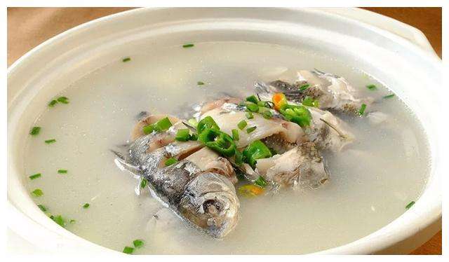 气虚体质吃鲫鱼黄芪汤 气虚体质吃鲫鱼黄芪汤