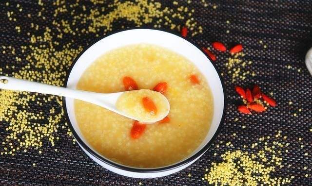 小米粥调理脾胃 小米粥调理脾胃
