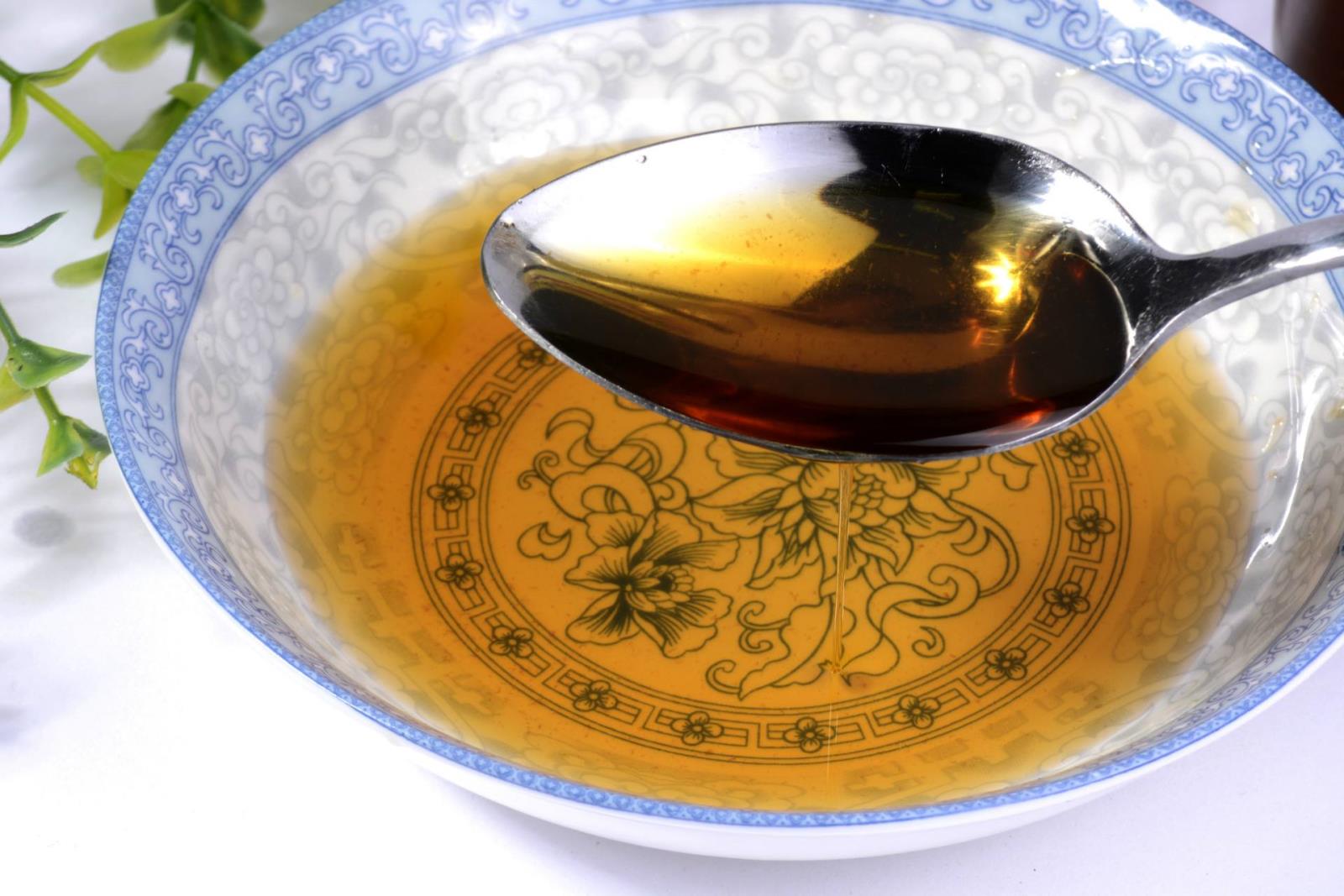  黑芝麻油的功效与作用及禁忌是什么？黑芝麻油对于女性有什么好处？