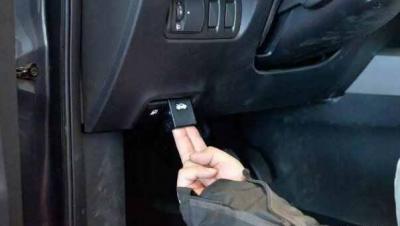 如何打开汽车引擎盖？怎么打开汽车引擎盖