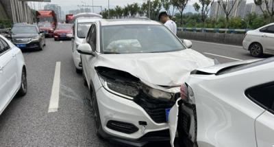 高速追尾责任怎么划分？高速停车后车追尾谁的责任