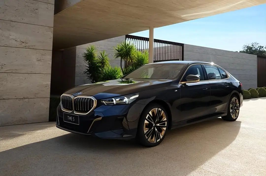 宝马5系最低跌至26万，持续降价的宝马到底怎么了？