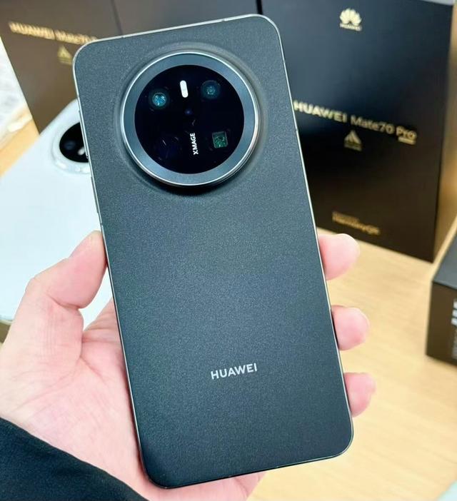 华为Mate 70和华为 Mate 70 Pro有何不同?华为Mate 70和华为 Mate 70 Pro对比评测 华为Mate 70和华为 Mate 70 Pro有何不同?华为Mate 70和华为 Mate 70 Pro对比评测