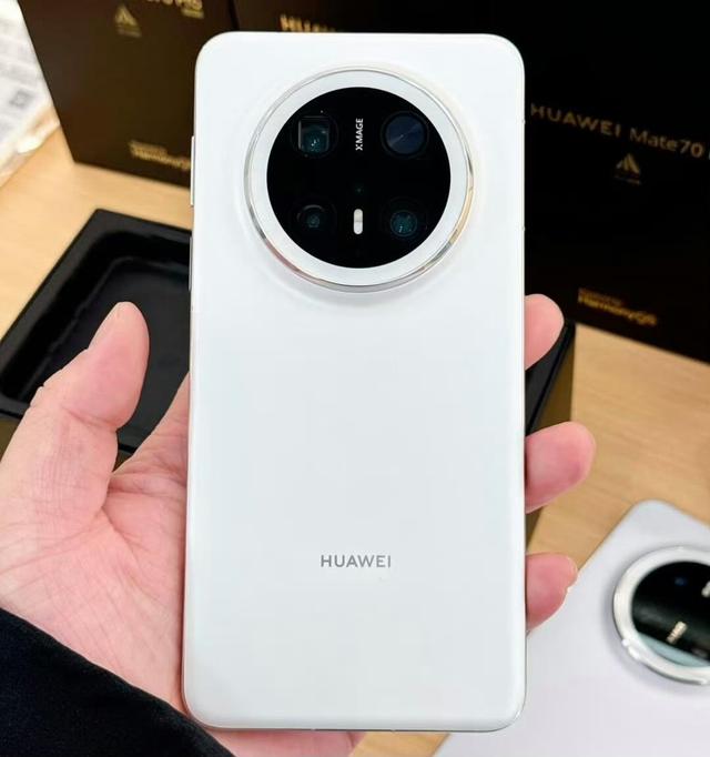 华为Mate 70和华为 Mate 70 Pro有何不同?华为Mate 70和华为 Mate 70 Pro对比评测 华为Mate 70和华为 Mate 70 Pro有何不同?华为Mate 70和华为 Mate 70 Pro对比评测