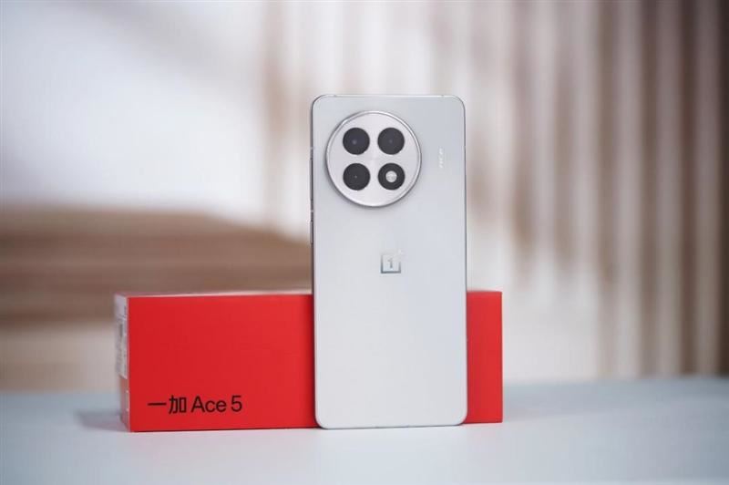 骁龙8 Gen3+120帧原神! 一加Ace 5手机全面评测