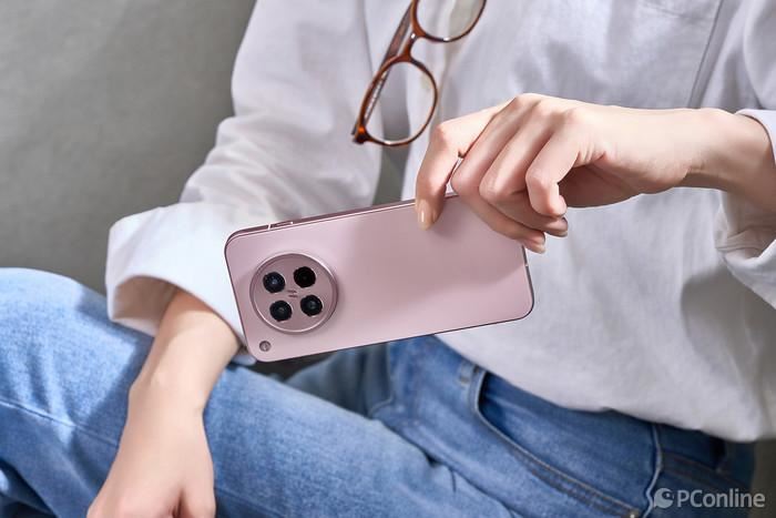 一款轻薄有料的小屏旗舰! OPPO Find X8s手机测评