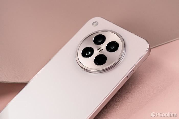 一款轻薄有料的小屏旗舰! OPPO Find X8s手机测评 一款轻薄有料的小屏旗舰! OPPO Find X8s手机测评