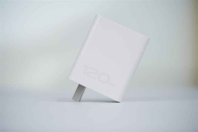 骁龙8至尊版双芯带来越级游戏体验! iQOO Neo10 Pro+手机全面评测 骁龙8至尊版双芯带来越级游戏体验! iQOO Neo10 Pro+手机全面评测