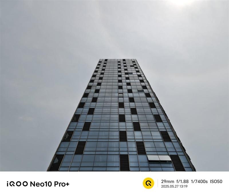 骁龙8至尊版双芯带来越级游戏体验! iQOO Neo10 Pro+手机全面评测 骁龙8至尊版双芯带来越级游戏体验! iQOO Neo10 Pro+手机全面评测