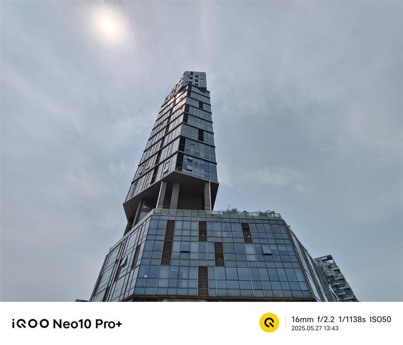 骁龙8至尊版双芯带来越级游戏体验! iQOO Neo10 Pro+手机全面评测 骁龙8至尊版双芯带来越级游戏体验! iQOO Neo10 Pro+手机全面评测