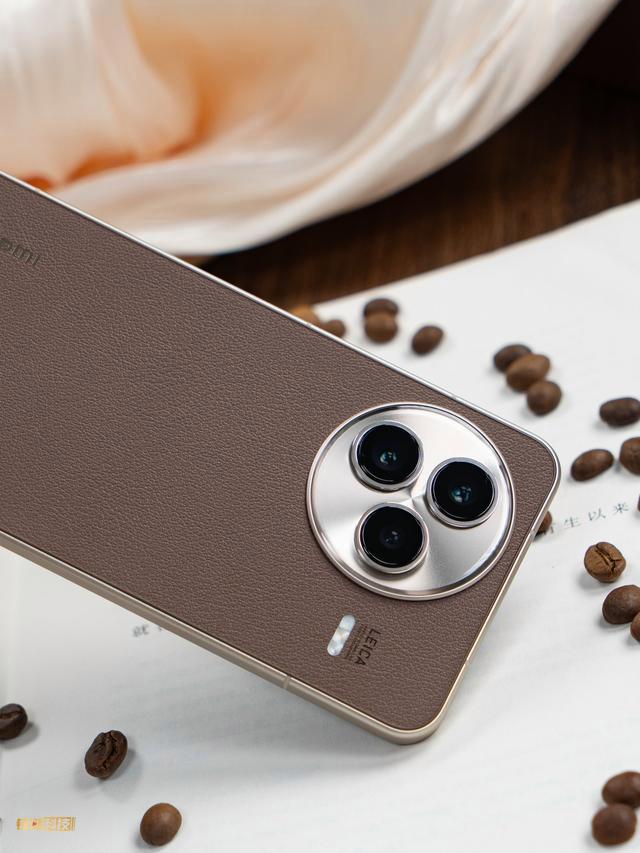 闻起来有阵阵咖啡味? 小米Civi 5 Pro冰美式上手体验