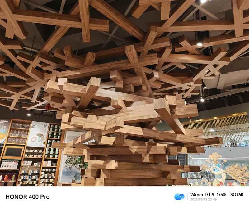 续航佳且手感好的另类AI影像旗舰! 荣耀400 Pro手机全面评测