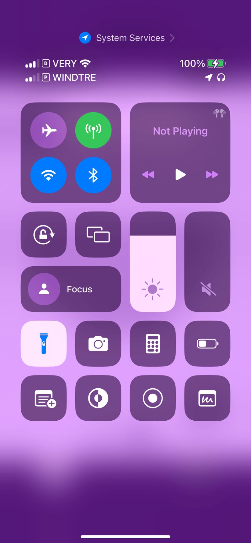 如何瞬间将iPhone变成手电筒? iPhone手电快捷秒开技巧