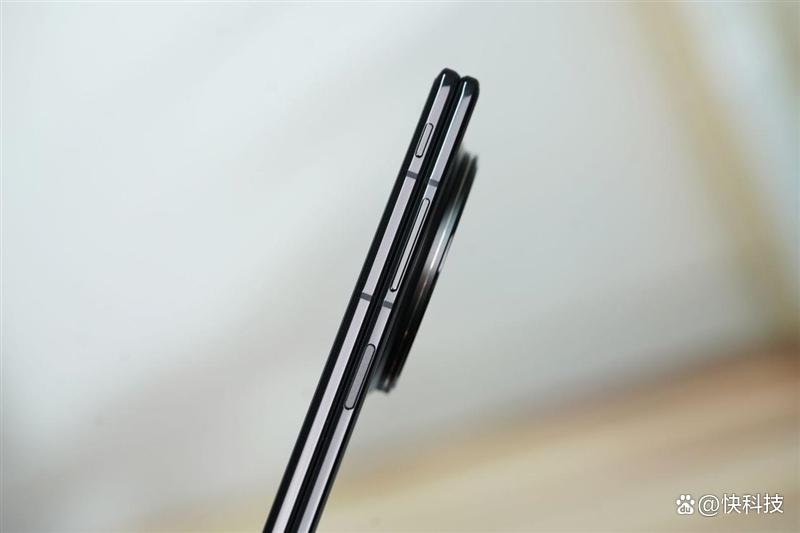 4.3mm厚度的折叠屏+潜望长焦镜头! vivo X Fold5手机全面评测 4.3mm厚度的折叠屏+潜望长焦镜头! vivo X Fold5手机全面评测