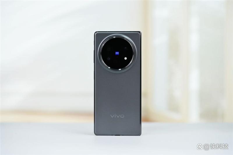 4.3mm厚度的折叠屏+潜望长焦镜头! vivo X Fold5手机全面评测 4.3mm厚度的折叠屏+潜望长焦镜头! vivo X Fold5手机全面评测