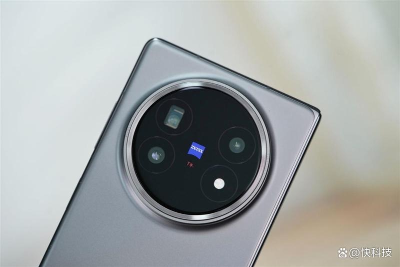 4.3mm厚度的折叠屏+潜望长焦镜头! vivo X Fold5手机全面评测 4.3mm厚度的折叠屏+潜望长焦镜头! vivo X Fold5手机全面评测