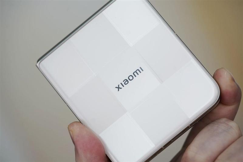 游戏不发烫+内屏无折痕! 小米MIX Flip 2首发评测