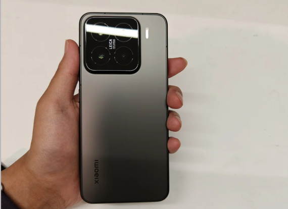 2025年“小屏机”榜：五款体验绝佳的小直屏手机