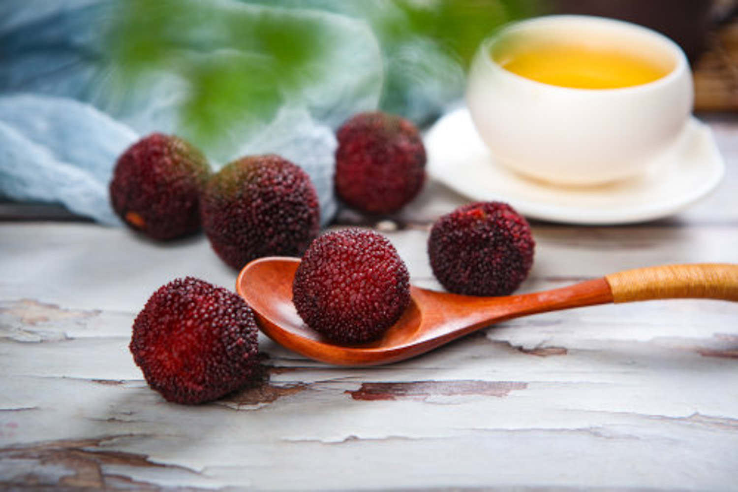 杨梅不能和什么一起吃